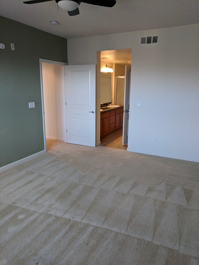Master bedroom - 1883 Agnew Rd