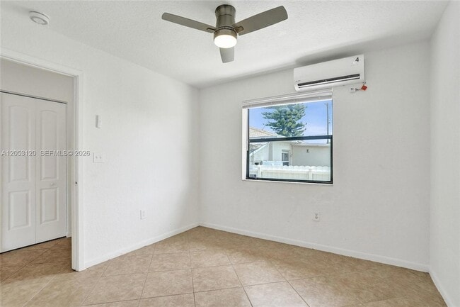 Building Photo - 2120-2122 Thomas Street Unit 2122