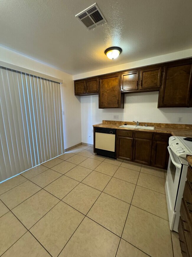 Building Photo - 2962