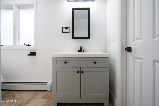 Building Photo - 644 Delaware Ave