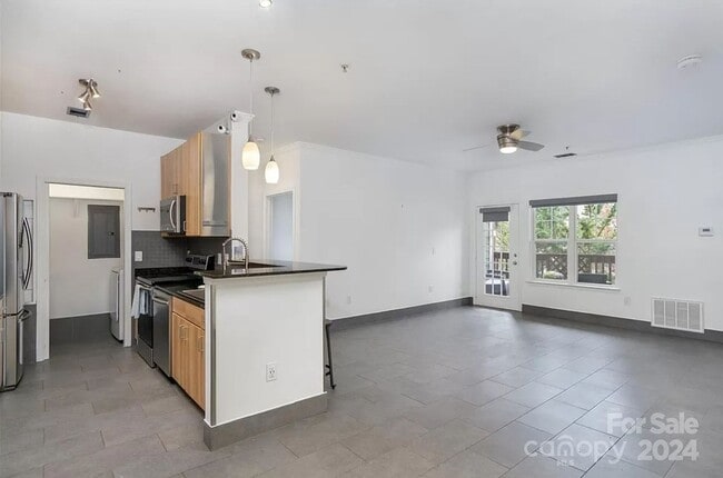 Building Photo - Asheville Condo Rental