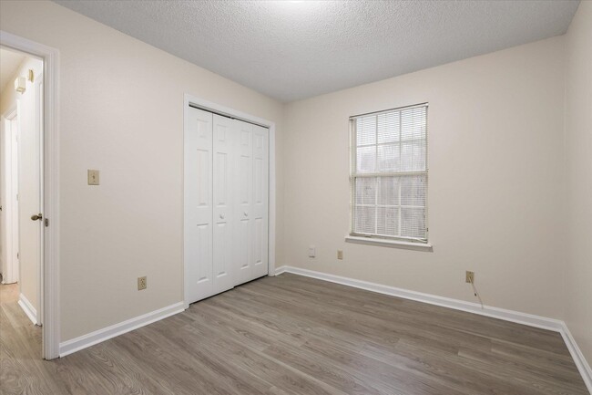 Building Photo - 3588 Wexford Ct