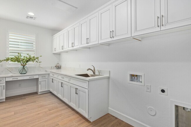 Building Photo - Luxury Rental in Queen Creek - Try Before You Buy