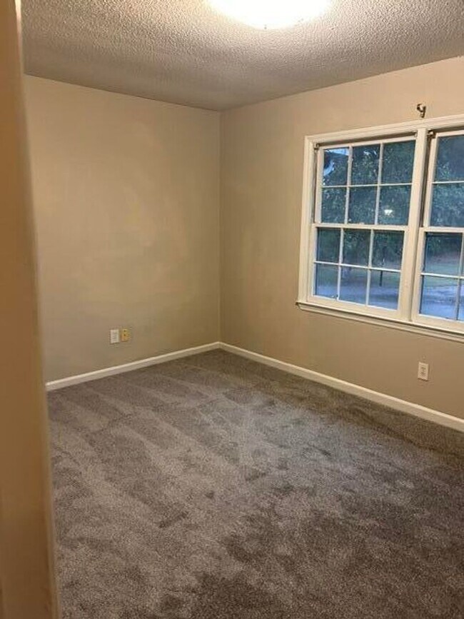Building Photo - Foxborough 2 Bedroom Townhome