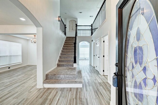 Building Photo - 12915 Stratford Heights Dr