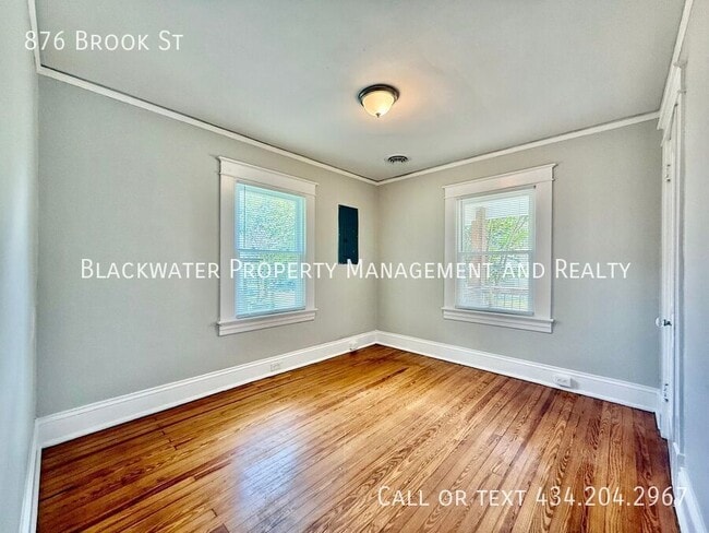Building Photo - 876 Brook St