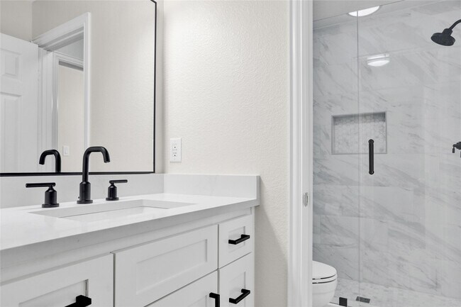 Building Photo - 1617 Sweetbay Dr