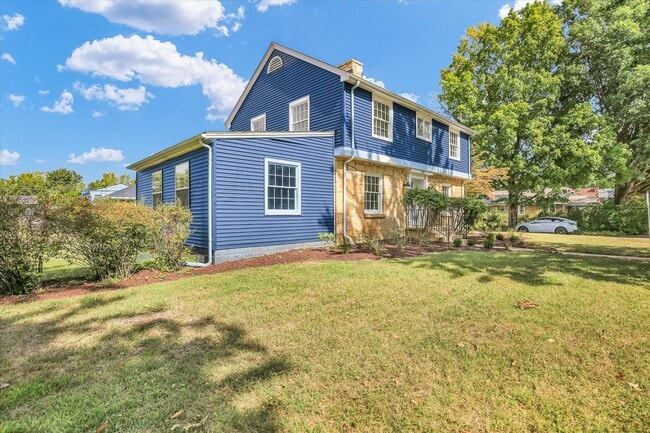 Building Photo - 1212 W Healey St