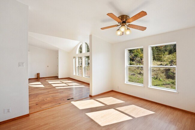 Building Photo - Wonderful Rural Home!