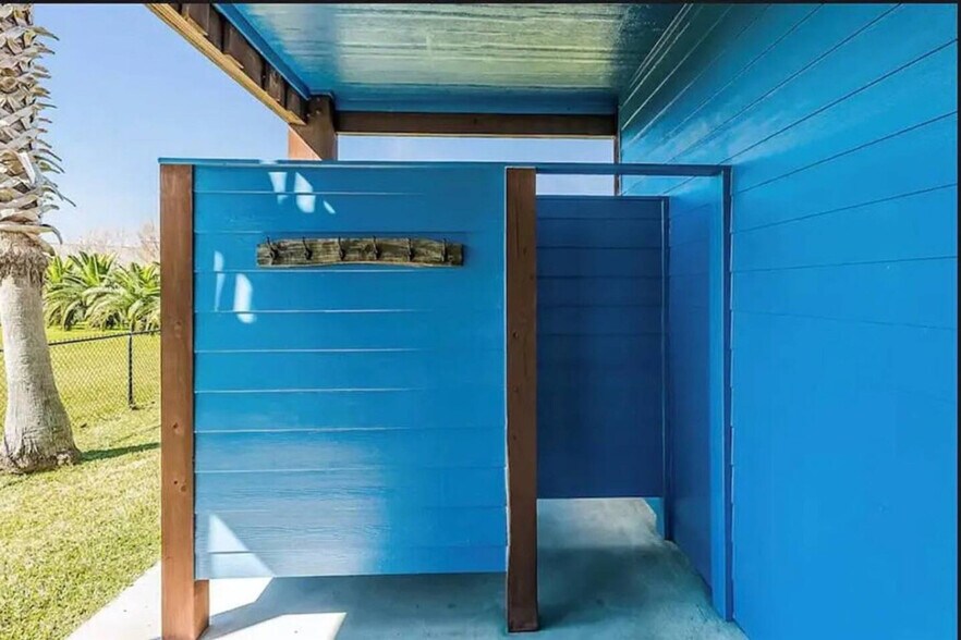 Building Photo - 2019 Flamingo Rd