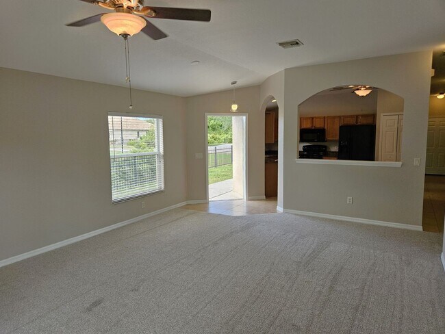 Building Photo - Annual Rental - Lovely 3 Bedroom 2 Bathroo...