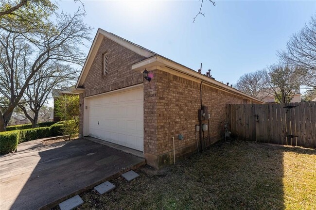 Building Photo - 11120 Savin Hill Ln