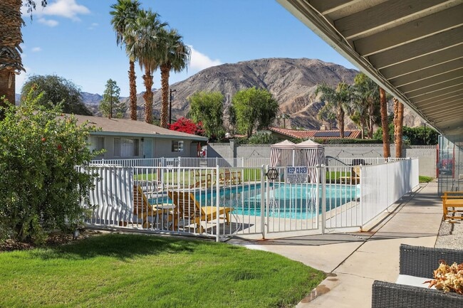 Building Photo - 44440 Acacia Dr