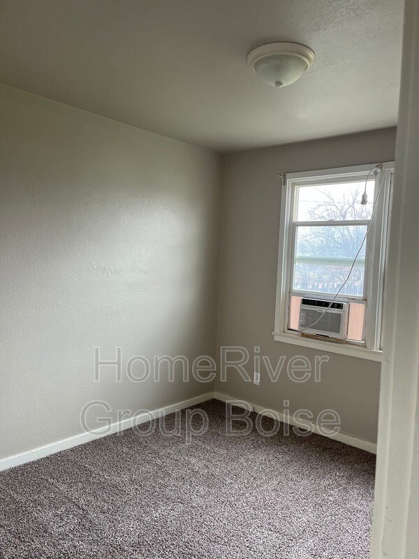 Building Photo - 3837 Pershing Dr