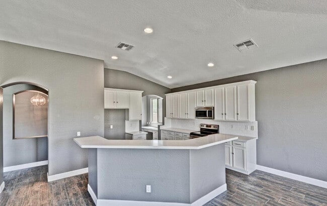 Building Photo - 14284 W Woodbridge Ave