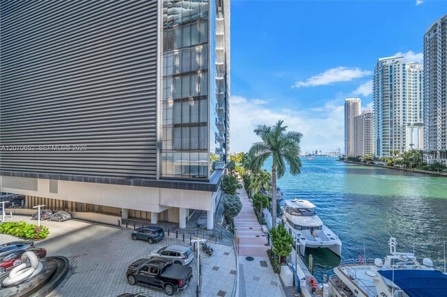 Building Photo - 200 Biscayne Blvd Way