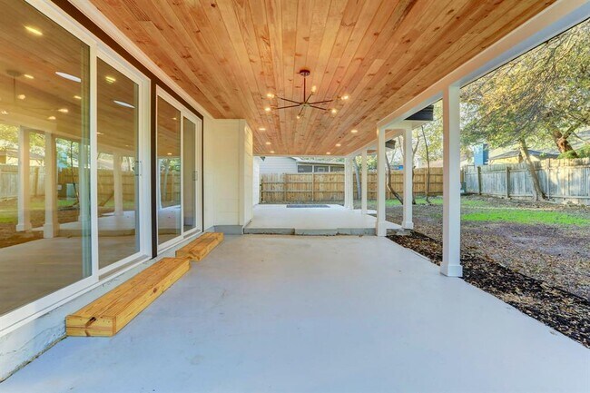 Building Photo - 2902 Jorwoods Dr