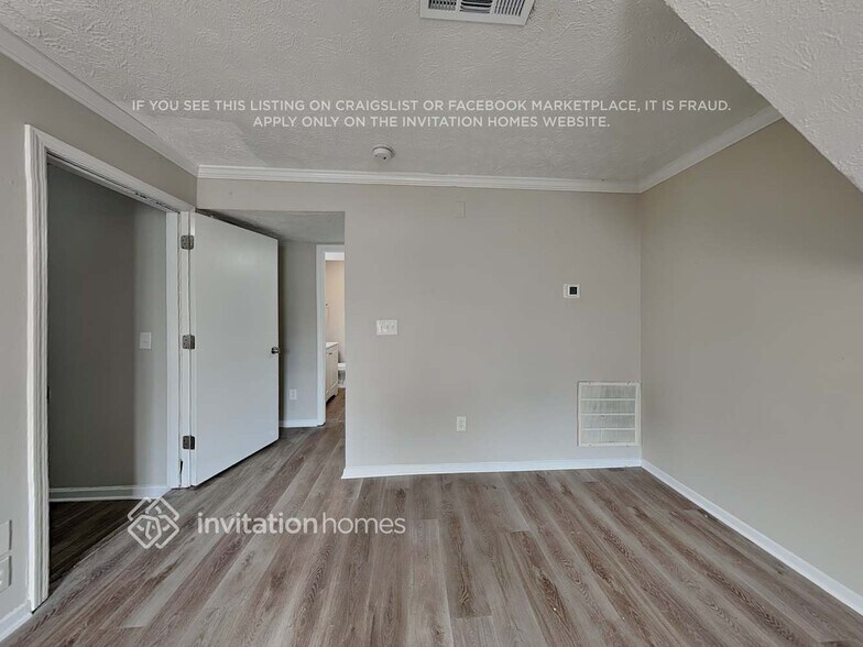 Building Photo - 4468 Highland Pl NE