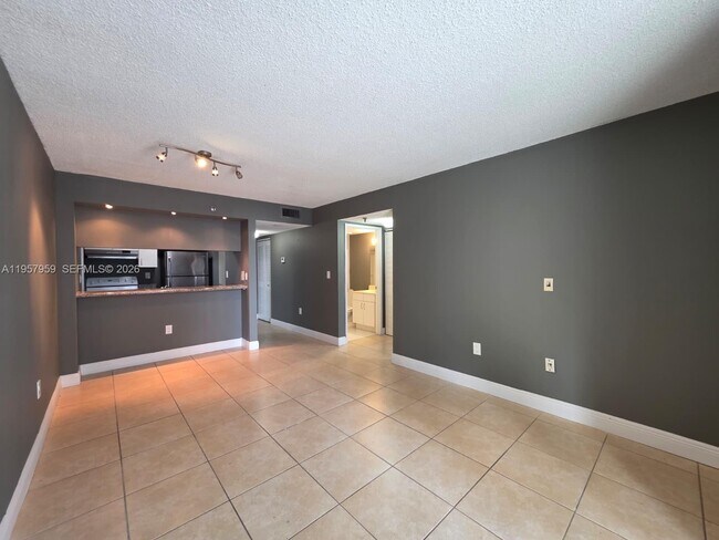 Building Photo - 800 N Miami Ave