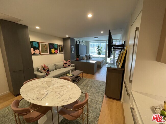 Building Photo - 877 Francisco St