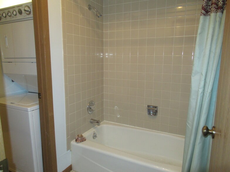 Building Photo - 9 Cedar Ct