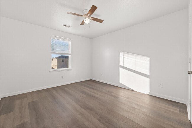 Building Photo - 20807 Echo Manor Dr