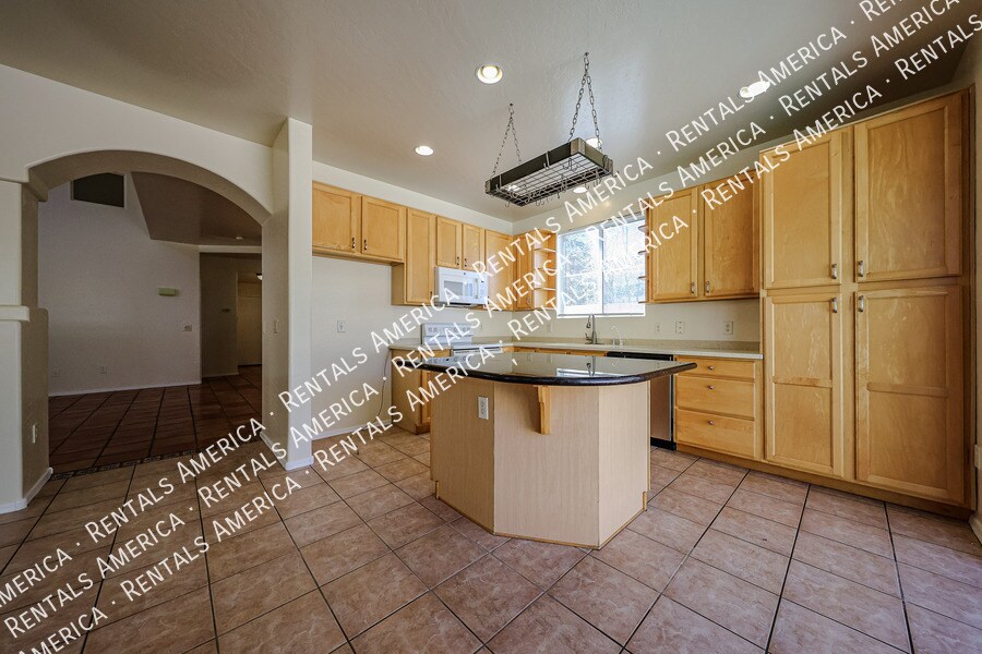 Building Photo - 528 W Mountain Sage Dr