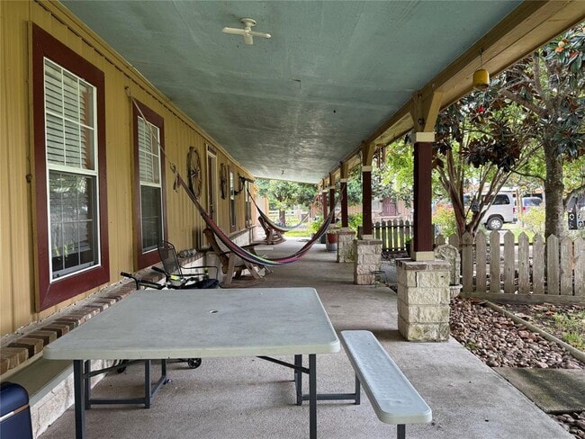 Building Photo - 1166 Manak Rd