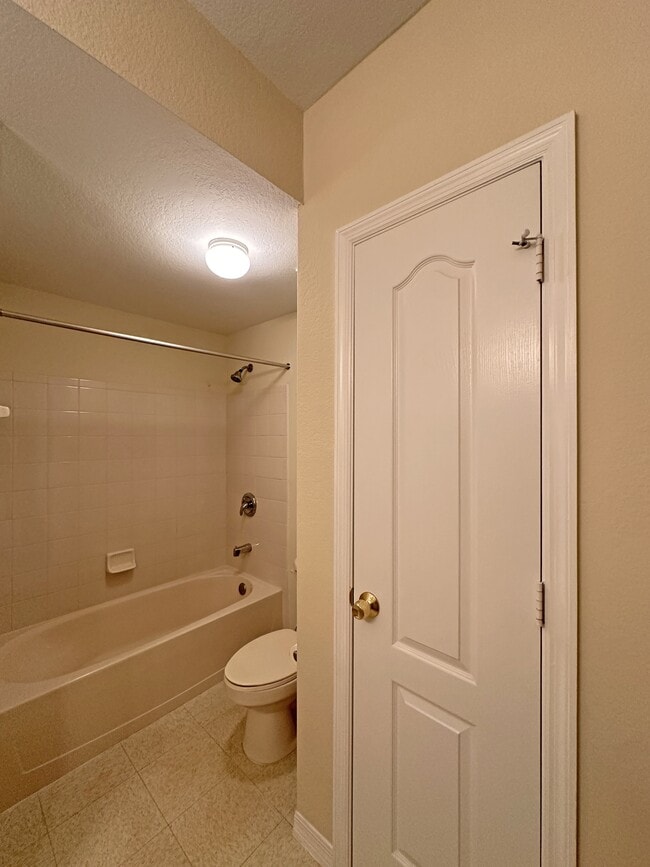 Building Photo - 110 SW Peacock Blvd