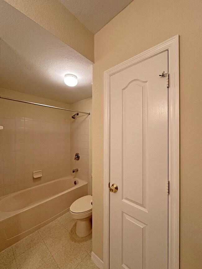 Building Photo - 110 SW Peacock Blvd