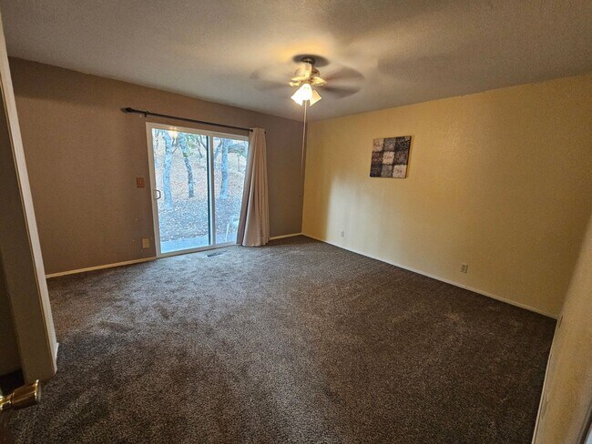 Building Photo - Cozy rental in Hidden Valley Lake