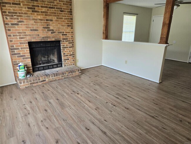 Building Photo - 262 Joyce St