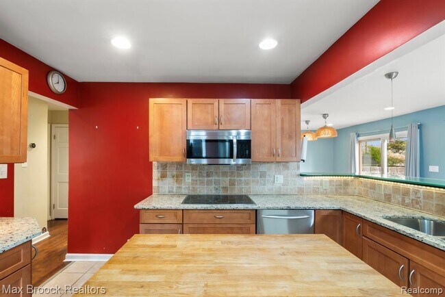 Building Photo - 3602 Elmhurst Ave