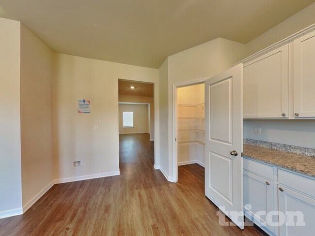 Building Photo - 1100 Amadas Dr