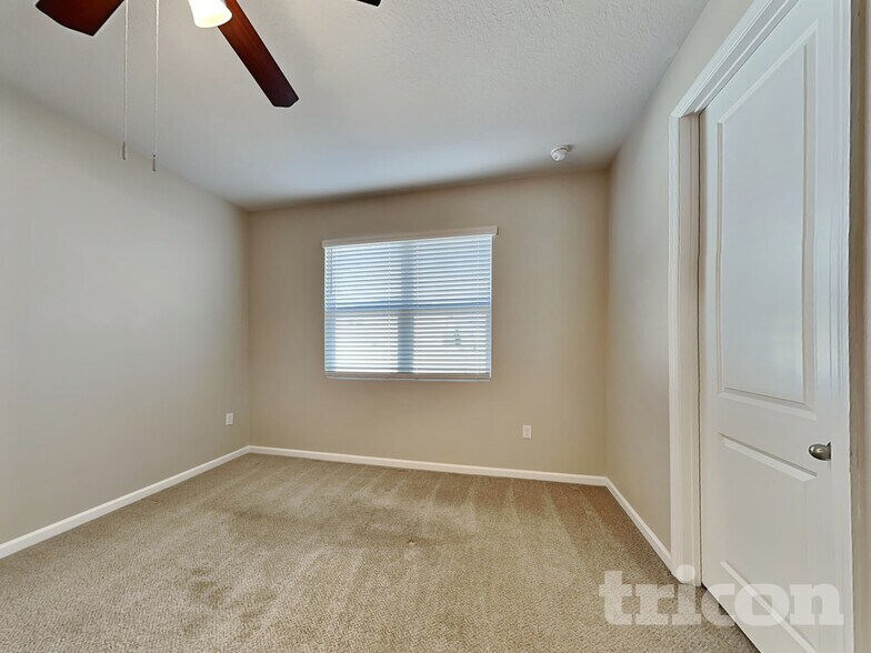 Building Photo - 676 Meadow Pointe Dr