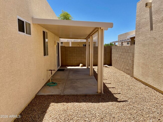 Building Photo - 2300 E Magma Rd