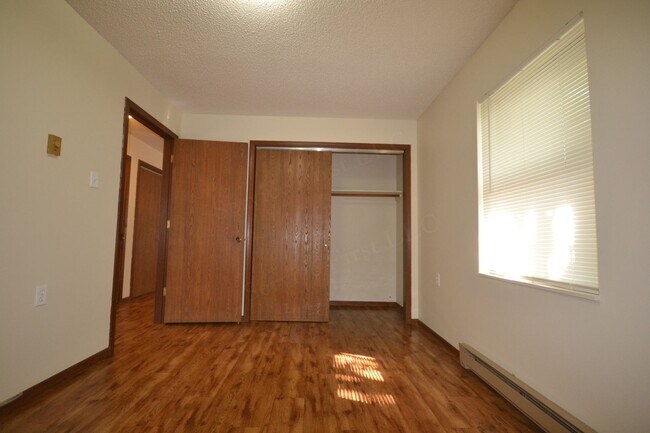 Building Photo - Warsaw Apartments