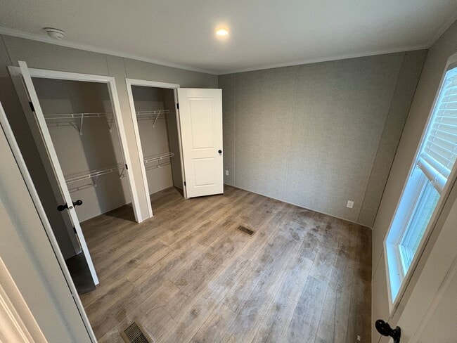 Building Photo - 8907 Beechwood Dr