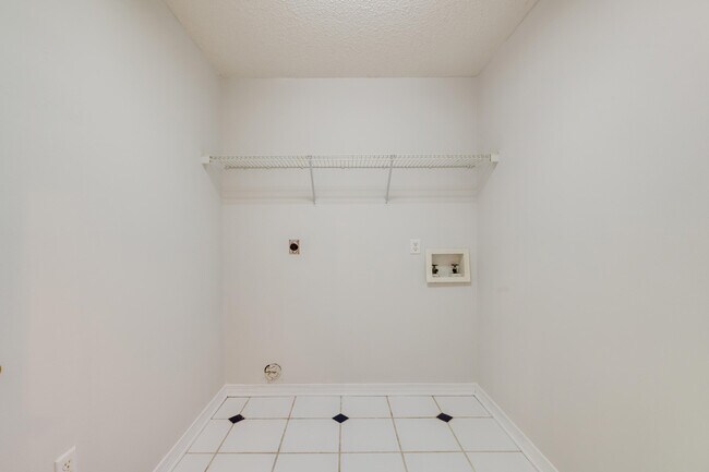 Building Photo - 2803 MacGregor Ln