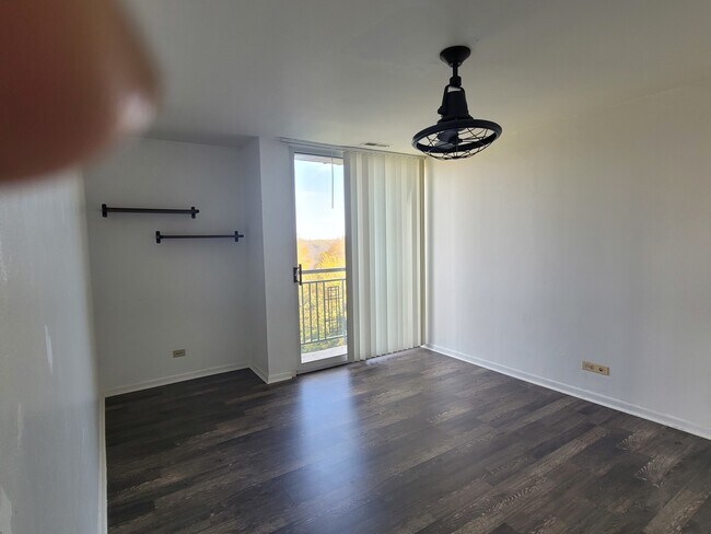 Building Photo - 6010 Oakwood Dr