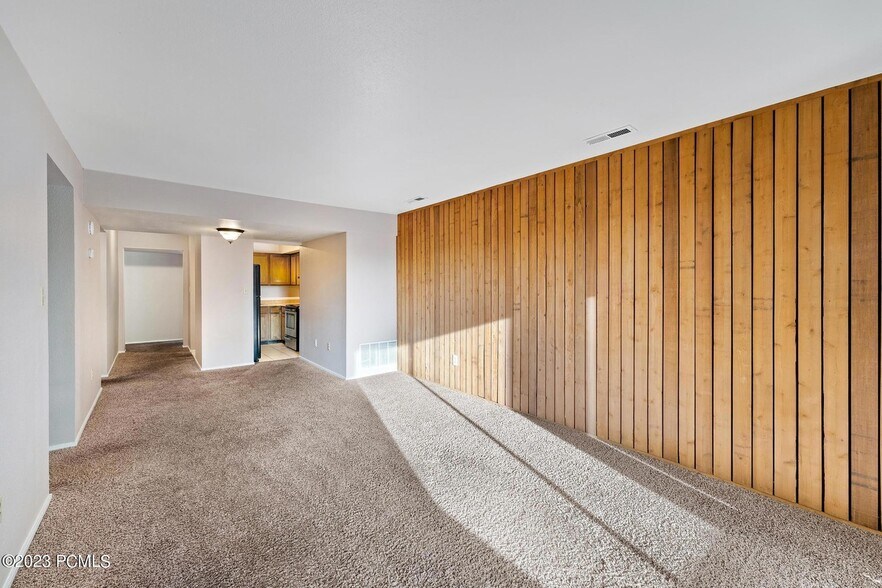 Building Photo - 425 S 1000 E