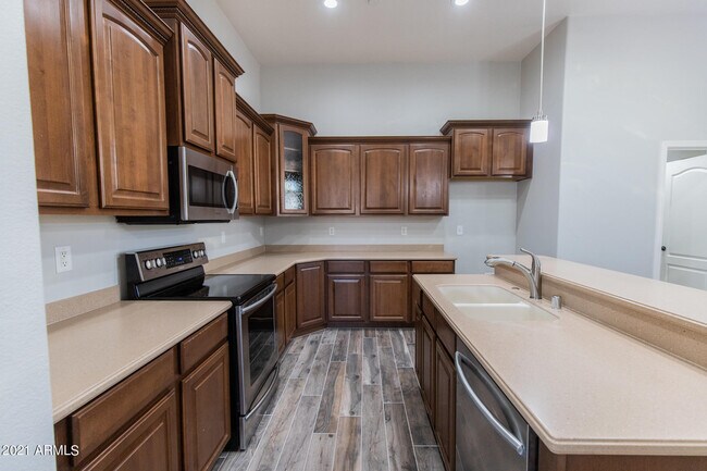 Building Photo - 13602 W Avalon Dr