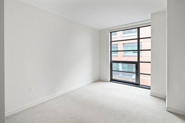 Building Photo - 580 Washington St