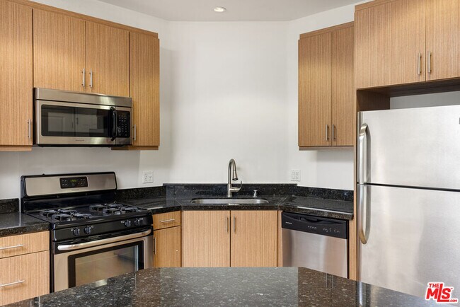 Building Photo - 1408 W Washington Blvd