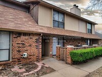 Building Photo - 14011 Fairhill Ave