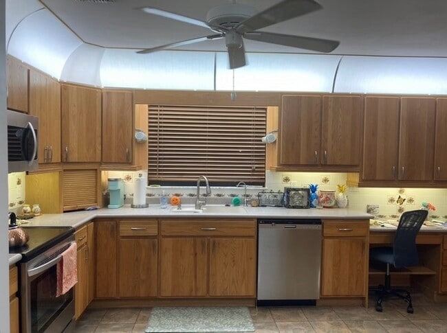 Building Photo - 1565 Glentry Ln