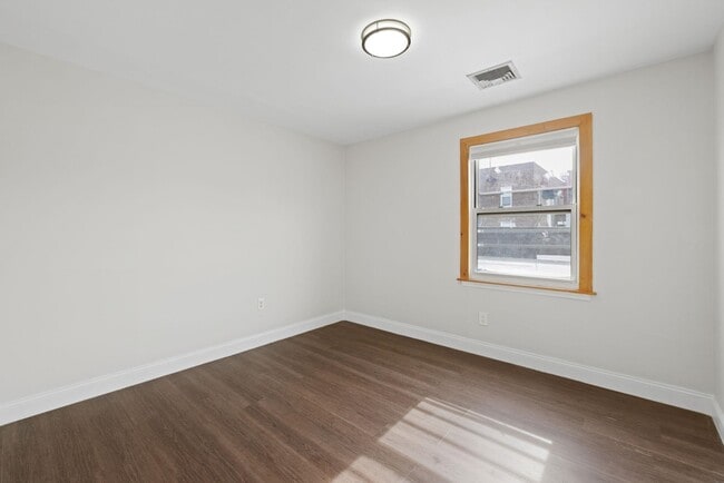 Building Photo - 227 Franklin Ave