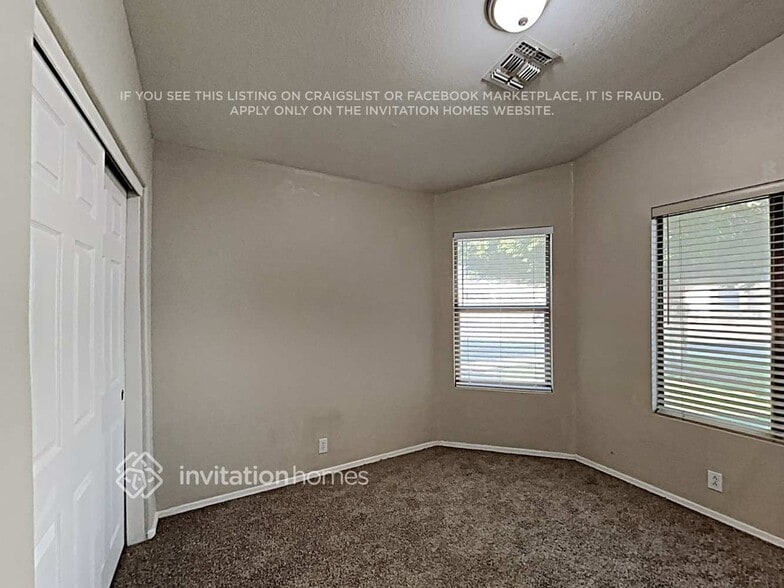 Building Photo - 9331 W Cinnabar Ave