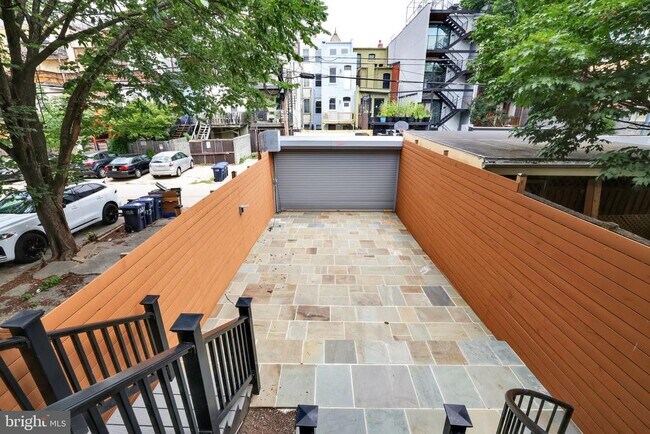 Building Photo - 1329 Irving St NW