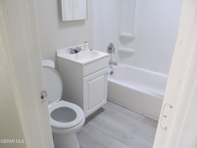 Building Photo - 253 Jensen Ave